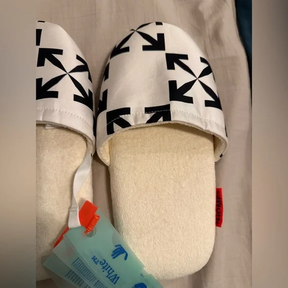 Off-White Slippers - Picture 7 of 7